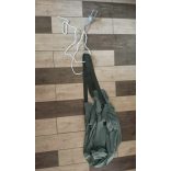 Szenzoros sztreccshinta rögzítővel